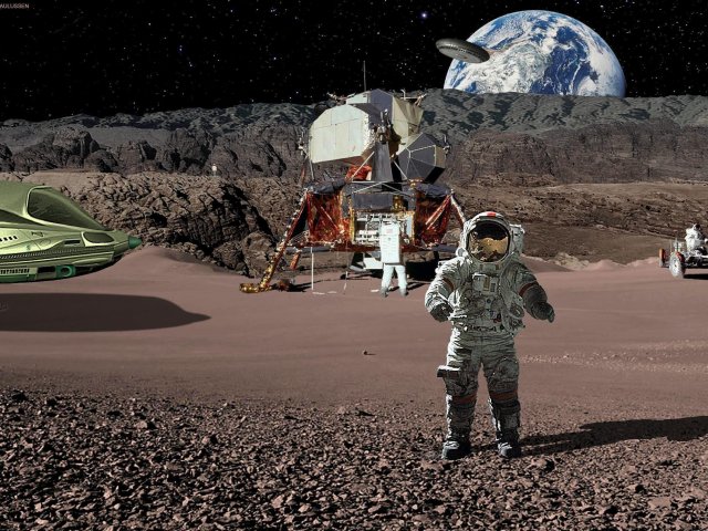 Am Außenwall des Eratosthenes-Kraters spielen Touristen die ersten Mondlandungen nach.