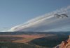 Die Montana von einem mittlerweile bewaldeten Nebenarm des Buvinda Vallis gesehen. Das Habitat wird von einem Wolkenband verhüllt.