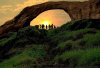 Diese Felsbrücke am Buvinda Vallis wird Abendtor genannt, denn sobald man die Sonne darin sieht, steigt am Fluss der Nebel auf und es wird höchste Zeit, das Tal zu verlassen.