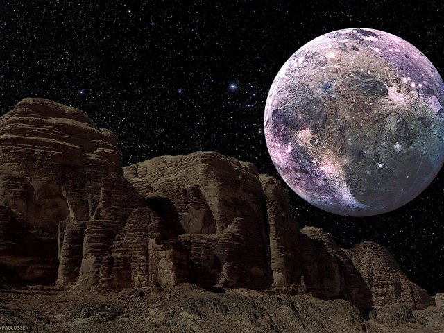 Der gigantische Mond Ganymed über den Bergen von Kallisto. Jupiter steht links oben, außerhalb des Sichtbereichs.