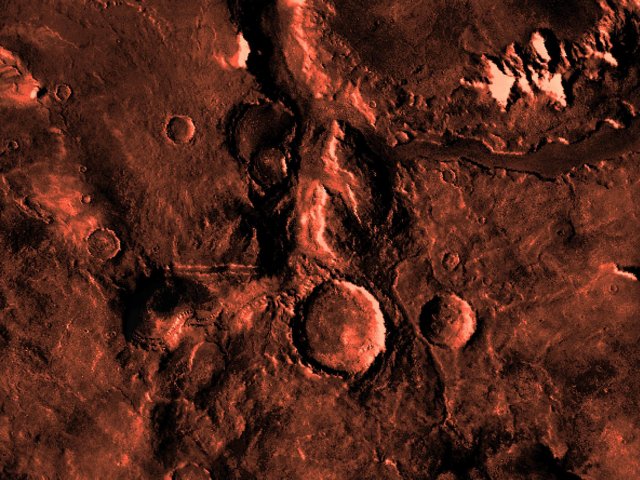 Sonnenuntergang am Zentralabschnitt des Reull Vallis. Negation des Originalbildausschnitts. Hierbei zeigen sich Hänge, die sonst im Schatten liegen und auch sonst unsichtbare Details.